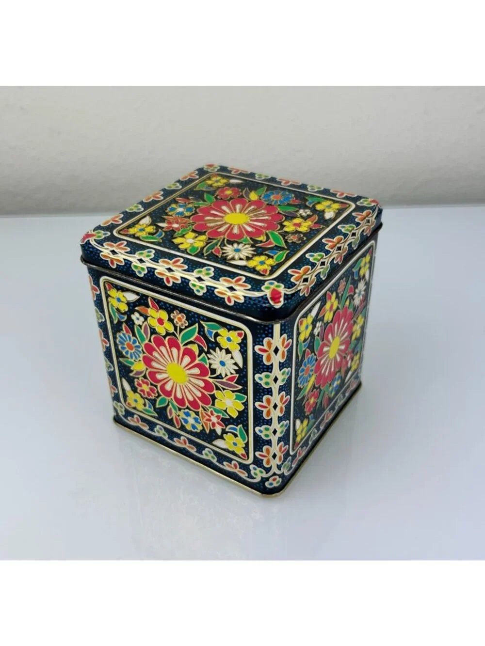 Daher Made in England Square Hinged Lid Tin Colorful Floral 11101 Metal Vintage